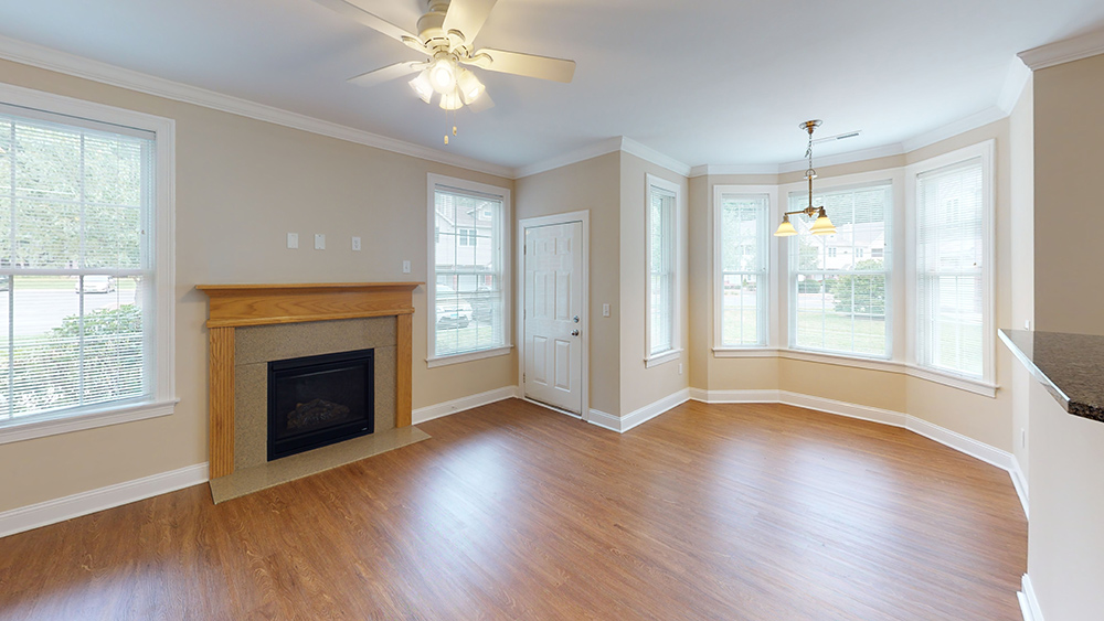 Mansions unfurnished living room